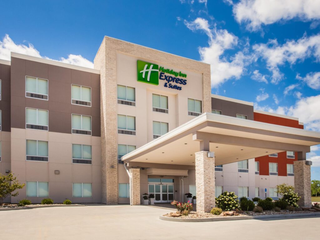 Holiday-Inn-Express-Suites-litchfield-il-scaled